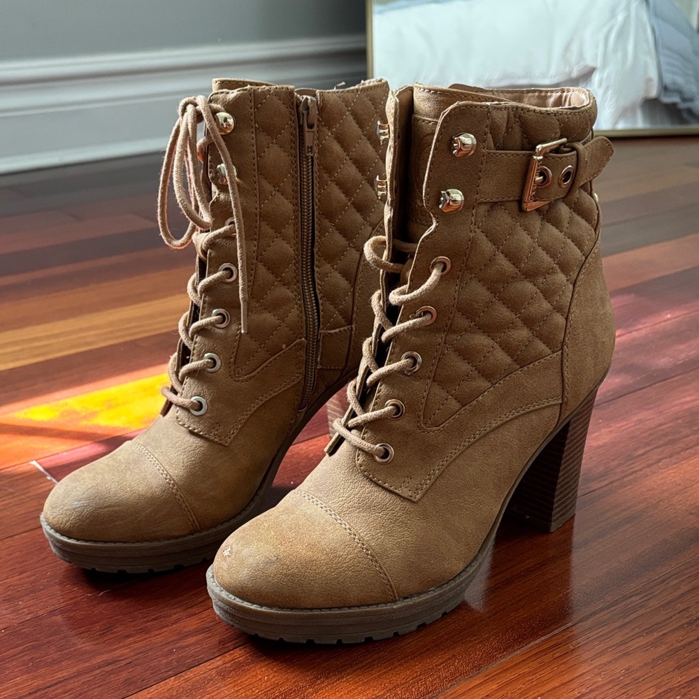 Lace-Up Ankle Boots - Brown/ Tan